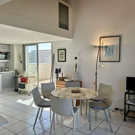 En Duplex Avec Terrasses, Vue Océan Et Parking à - Fr-1-494-216 *